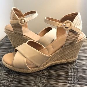 ♦️Catherine Malandrino wedges- Never worn